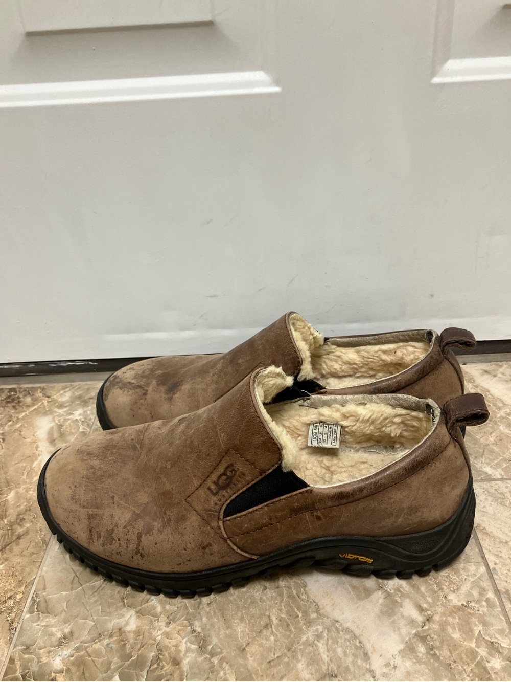 UGG Shoes Mens Beige Suede Sheepskin Lined Vibram Sole Clog size 10
